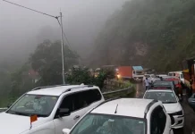 उत्तराखंड में भारी बारिश से जनजीवन अस्त-व्यस्त, कई राष्ट्रीय राजमार्ग बंद; उफान पर नदियां