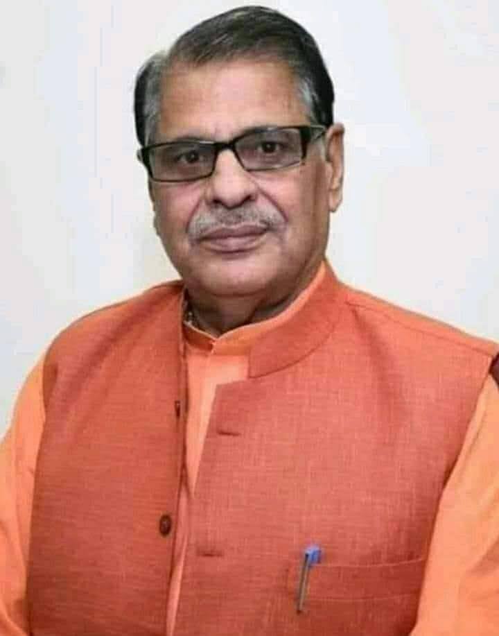 एलएलसी डॉ जयपाल सिंह व्यस्त का फोटो।